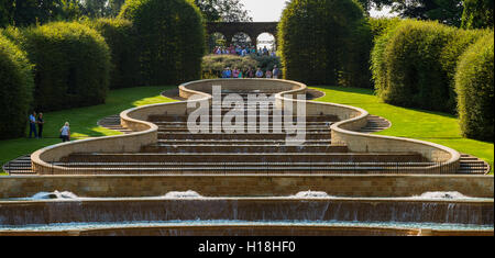 Große Kaskade in Gärten in Alnwick Castle Stockfoto