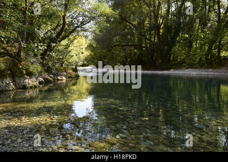 "Voidomatis'' Fluss in den Regionalbezirk Ioannina im Nordwesten Griechenlands Stockfoto