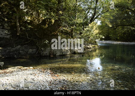 "Voidomatis'' Fluss in den Regionalbezirk Ioannina im Nordwesten Griechenlands Stockfoto