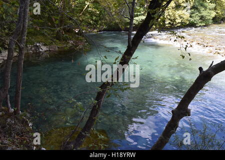 Voidomatis-Fluss in Ioannina, nordwestliche Griechenland Stockfoto