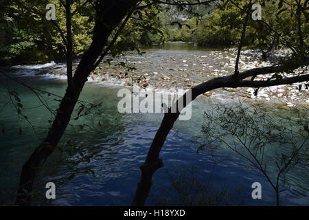 Voidomatis-Fluss in Ioannina, nordwestliche Griechenland Stockfoto