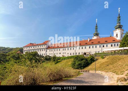 Ansicht des Klosters Strahov, ein UNESCO-Weltkulturerbe, im Malá Strana oder Kleinseite, Prag 1, Tschechische Republik, Europa. Stockfoto