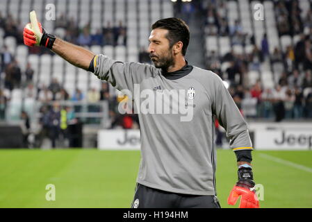 Turin, Italien. 21. Sep, 2016. Gianluigi Buffon (Juventus Turin) ist ein Training vor dem Serie A Fußballspiel zwischen Juventus und Cagliari. Juventus gewinnt 4: 0 über Cagliari. © Massimiliano Ferraro/Pacific Press/Alamy Live-Nachrichten Stockfoto