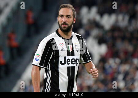 Turin, Italien. 21. Sep, 2016. Gonzalo Higuain in der Serie A-Fußball-Partie zwischen Juventus und Cagliari. Juventus gewinnt 4: 0 über Cagliari. © Massimiliano Ferraro/Pacific Press/Alamy Live-Nachrichten Stockfoto