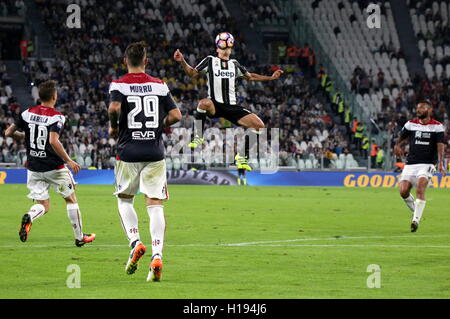 Turin, Italien. 21. Sep, 2016. Hernanes in Aktion während der Fußball-Serie A Spiel zwischen Juventus und Cagliari. Juventus gewinnt 4: 0 über Cagliari. © Massimiliano Ferraro/Pacific Press/Alamy Live-Nachrichten Stockfoto