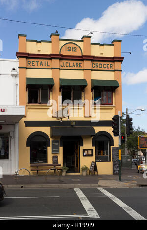 Essenza Italienisches Restaurant in der ehemaligen J Clare Lebensmittelhändler Geschäftshaus am Crown Street Surry Hills Sydney Australia Stockfoto