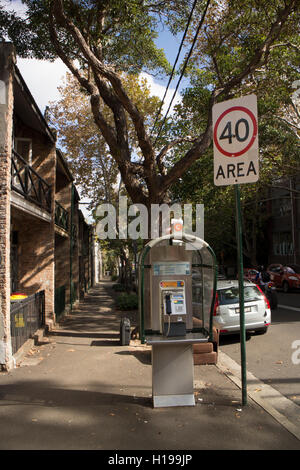 Telstra Pay Phone Booth in der Bourke Street in Surry Hills Sydney Australien Stockfoto