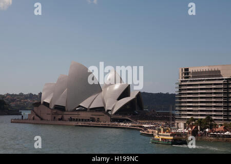 Sydney Harbour Fähre Scarborough vorbei an der Sydney Opera House Sydney Australia Stockfoto