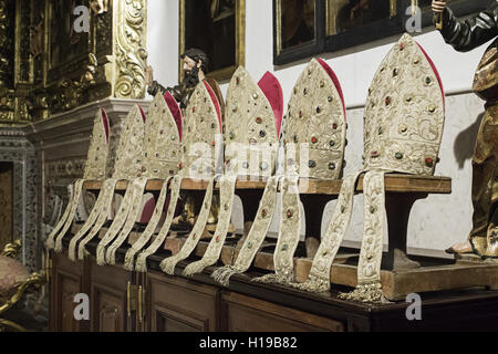 Bischof in religiöser Kleidung Kirche, glauben Stockfoto