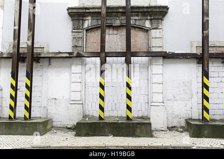 Gebäude im Bau in der Straße von Lissabon Architektur Stockfoto