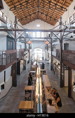 Architektonische Details im Innenraum Gourmet Foodcourt in Escorxador und Sant Juan Market am 22. September 2016 in Palma, Spanien Stockfoto