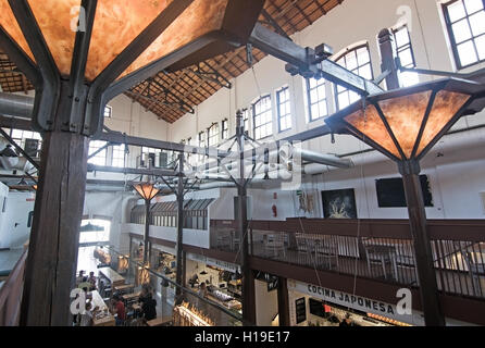 Architektonische Details im Innenraum Gourmet Foodcourt in Escorxador und Sant Juan Market am 22. September 2016 in Palma, Spanien Stockfoto