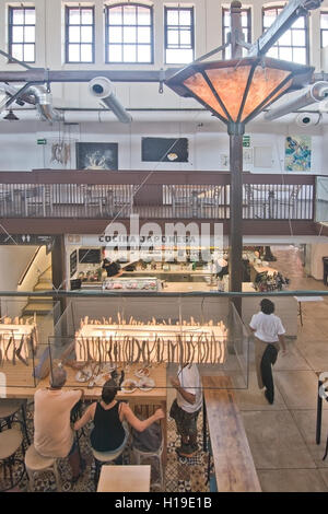 Architektonische Details im Innenraum Gourmet Foodcourt in Escorxador und Sant Juan Market am 22. September 2016 in Palma, Spanien Stockfoto