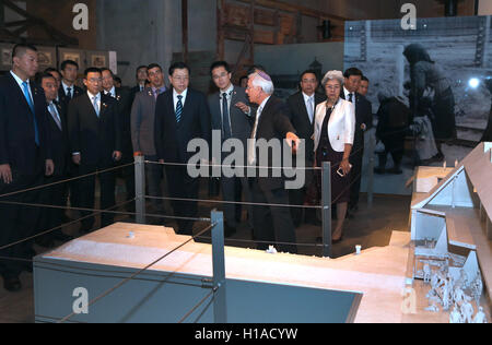 Jerusalem, Jerusalem. 20. Sep, 2016. Zhang Dejiang, Vorsitzender des ständigen Ausschusses des chinesischen nationalen Volksarmee Kongress (NPC), besucht Israels Holocaust-Museum Yad Vashem in Jerusalem 20. September 2016. © Ma Zhancheng/Xinhua/Alamy Live-Nachrichten Stockfoto