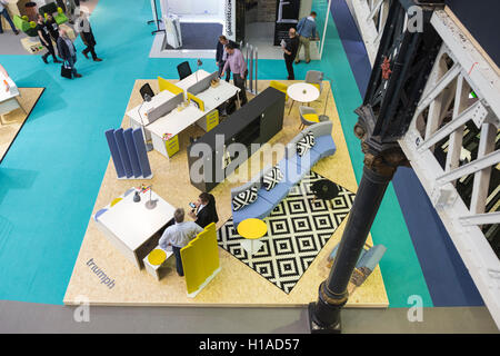 London, UK. 22. September 2016. Großbritanniens größte Design zeigen 100 % Design in London Olympia vom 21. bis 24. September 2016 stattfindet. Bildnachweis: Bettina Strenske/Alamy Live-Nachrichten Stockfoto