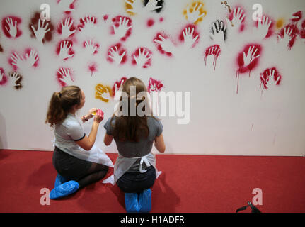 London, UK. 22. Sep, 2016. New Scientist live zeigen offen seine Pforten in Excel Centre heute die Show hofft, zu inspirieren, zu unterhalten und einfach umhauen mit neuer Technik und das beste in science@Paul Quezada Neiman/Alamy Live News Credit: Paul Quezada-Neiman/Alamy Live News Stockfoto