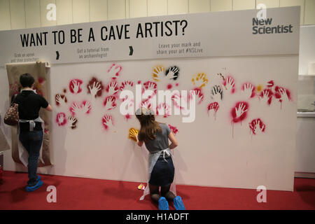 London, UK. 22. Sep, 2016. New Scientist live zeigen offen seine Pforten in Excel Centre heute die Show hofft, zu inspirieren, zu unterhalten und einfach umhauen mit neuer Technik und das beste in science@Paul Quezada Neiman/Alamy Live News Credit: Paul Quezada-Neiman/Alamy Live News Stockfoto