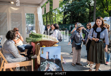 Italien-Piemont-Turin - "Mutter Erde - 2016 Salone del Gusto"-das Thema der diesjährigen Ausgabe ist LOVING THE EARTH. Piemont Stand © wirklich einfach Star/Alamy Live-Nachrichten Stockfoto