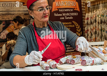 Italien Piemont Turin "Mutter Erde - Salone del Gusto 2016' - das Thema der diesjährigen Ausgabe ist LOVING THE EARTH. Stockfoto