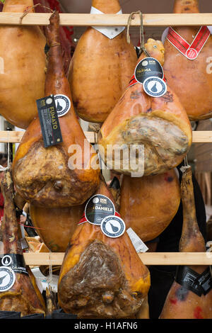 Italien Piemont Turin "Mutter Erde - Salone del Gusto 2016' - das Thema der diesjährigen Ausgabe ist LOVING THE EARTH - Friaul San Daniele Schinken Stockfoto