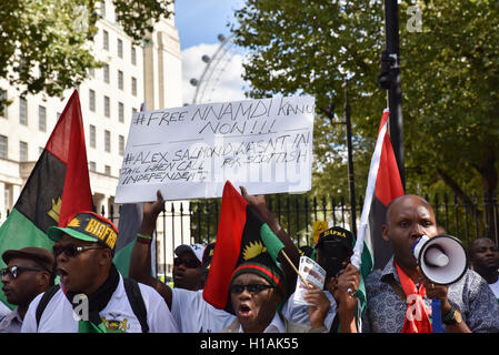 Whitehall, London, UK. 23. September 2016. Biafra Anhänger der Nnamdi Kanu Etappe einen Protest auf Whitehall. © Matthew Chattle/Al Stockfoto