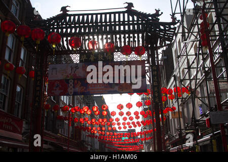 London UK. 23. September 2016. Beleuchtete Laternen in London Chinatown London sonnt sich im Herbst Sonnenschein Credit: Amer Ghazzal/Alamy Live-Nachrichten Stockfoto