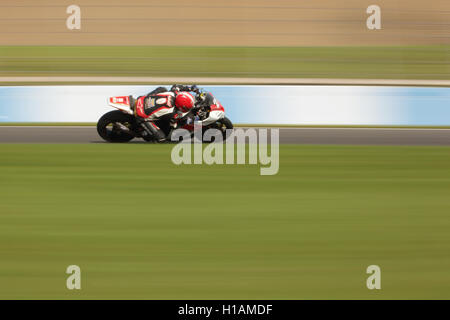 Donington Park, UK. 23. September 2016. Ein verrissen Schuss eines Reiters Teilnahme an Trainingstag vor dem Thundersport Rennwochenende in Donington Park. Bildnachweis: Peter Hutmacher/Alamy Live-Nachrichten Stockfoto