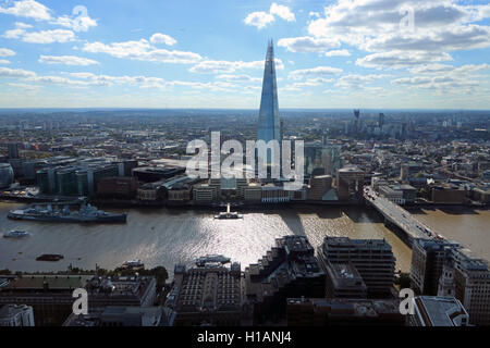 Die Sky Garden, 20 Fenchurch Street, London, UK. 23. September 2016. Es war ein warmer und sonniger Tag in London die ideale Sichtverhältnisse für die Besucher der Sky Garden in das Walkie-Talkie-Gebäude. Bildnachweis: Julia Gavin UK/Alamy Live-Nachrichten Stockfoto