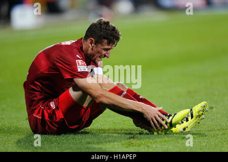 Bochum, Deutschland. 23. Sep, 2016. 2. Bundesliga, Saison 2016/2017, Spieltag 7, Bochum, VfL Bochum 1848 - VFB Stuttgart: Christian Gentner (Stuttgart) fest. Bildnachweis: Jürgen Schwarz/Alamy Live-Nachrichten Stockfoto