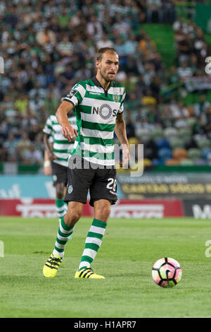 23. September 2016. Lissabon, Portugal. Sporting Niederländisch weiterleiten Bas Dost (28) in Aktion während dem Spiel Vs Sporting CP GD Estoril Praia Credit: Alexandre de Sousa/Alamy Live News Stockfoto