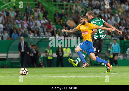 23. September 2016. Lissabon, Portugal. Sporting Niederländisch weiterleiten Bas Dost (28) ein Tor erzielt, während das Spiel Vs Sporting CP GD Estoril Praia Credit: Alexandre de Sousa/Alamy Live News Stockfoto