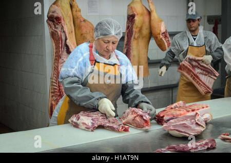 Tambow, Tambow, Russland. 23. Sep, 2016. Produktionshalle LLC '' Zhupikov'' (Herstellung von Wurst- und Fleischwaren). Die Stadt von Tambow, Russland, 12. Mai 2016 © Aleksei Sukhorukov/ZUMA Draht/Alamy Live News Stockfoto