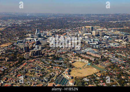 Luftaufnahme mit einer Übersicht von Sandton, Johannesburg, Gauteng, Südafrika Stockfoto