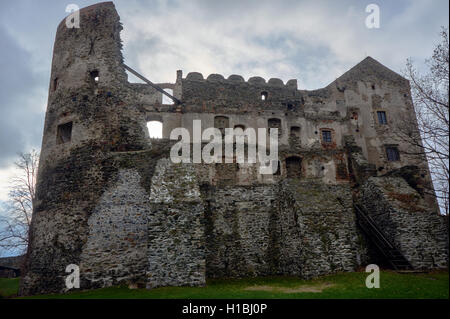 Die Stein Ruinen einer mittelalterlichen Burg in Bolków in Polen Stockfoto