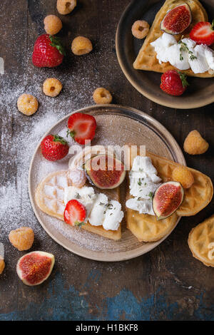 Wafer mit Beeren Stockfoto
