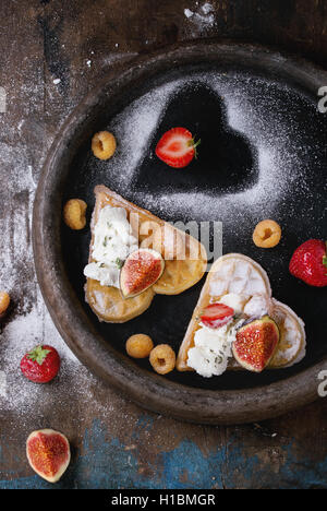 Wafer mit Beeren Stockfoto