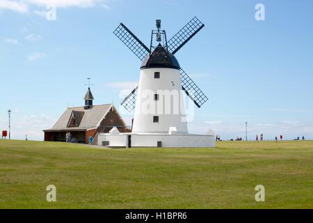 Lytham Windmühle, an einem schönen sonnigen Tag, Lytham, England, Großbritannien Stockfoto