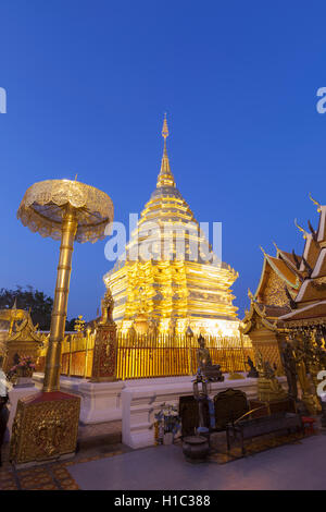 Wat Phra, die Doi Suthep Tempel bei Nacht, Chiang Mai, Thailand Stockfoto