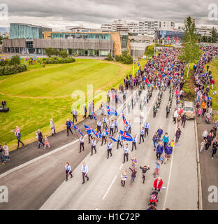 Independence Day Feier in Kopavogur, einem Vorort von Reykjavík, Island. Dieses Bild aufgenommen wurde mit einer Drohne. Stockfoto