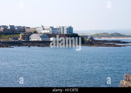 Blick auf Dominican College in Portstewart Strandpromenade, County Londonderry, Nordirland Stockfoto