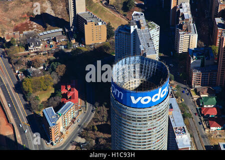 Luftaufnahme des Turmes Vodacom in Hillbrow, Johannesburg, Gauteng, Südafrika Stockfoto