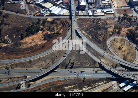 Luftaufnahme von der Krone Interchange in Johannesburg, Gauteng, Südafrika Stockfoto