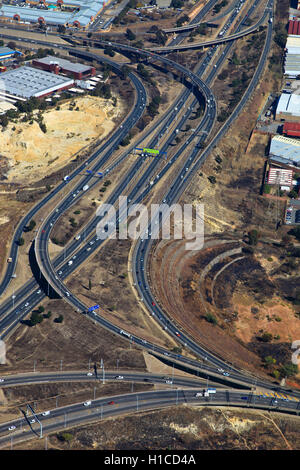 Luftaufnahme von der Krone Interchange in Johannesburg, Gauteng, Südafrika Stockfoto