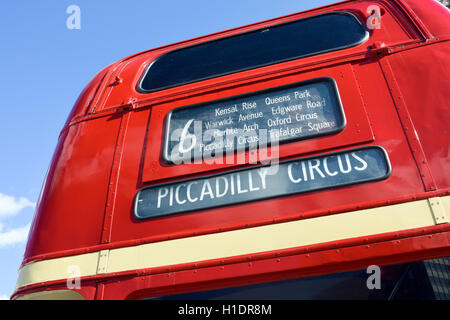 Route Master Double Decker Bus in eine Mobile Bar verwandeln. Stockfoto