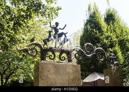 Der Lehman Tore sind eine bronzene Skulptur Wahrzeichen am Zoo im Central Park, New York City, USA Stockfoto