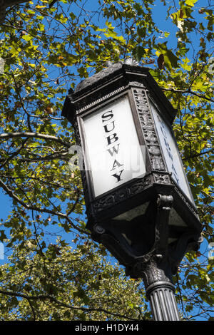 Vintage U-Bahn Lampe Zeichen, NYC, USA Stockfoto