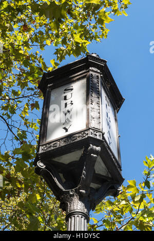 Vintage U-Bahn Lampe Zeichen, NYC, USA Stockfoto