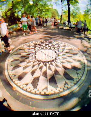 Denkmal-Mosaik am Strawberry Fields, Central Park, New York Stockfoto