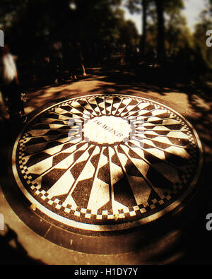 Denkmal-Mosaik am Strawberry Fields, Central Park, New York Stockfoto