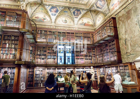 New York City, New York NYC Manhattan, Murray Hill, Morgan Library & Museum, Pierpont Morgan Library, McKim Gebäude, Bücher, Regale, Wandbilder an der Decke, Harry Sid Stockfoto